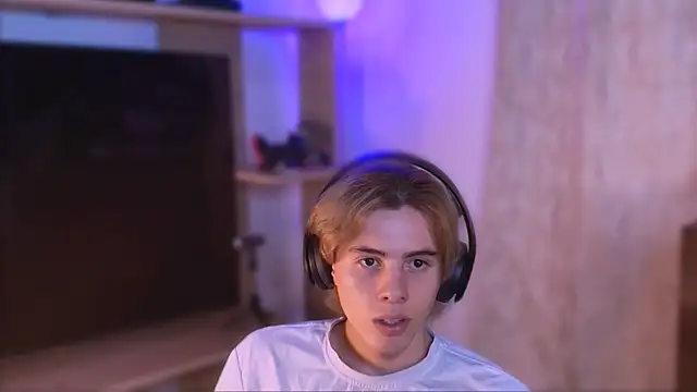 Snapshot of dimitri_tv chatting on 11, 9, 2025 dimitri tv online show from 11, 9, 2025