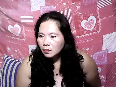 Snapshot of Cutehornywetmom chatting on 7, 6, 2026 Cutehornywetmom online show from 7, 6, 2026