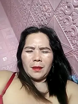 Snapshot of Cutehornywetmom chatting on 3, 3, 2025 Cutehornywetmom online show from 3, 3, 2025