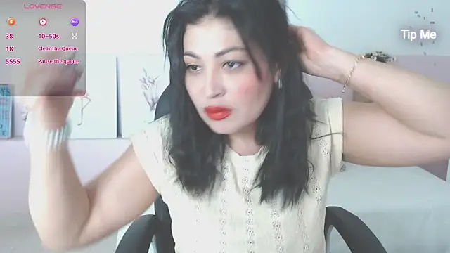 Snapshot of sophia_hadid chatting on 4, 11, 2025 sophia hadid online show from 4, 11, 2025