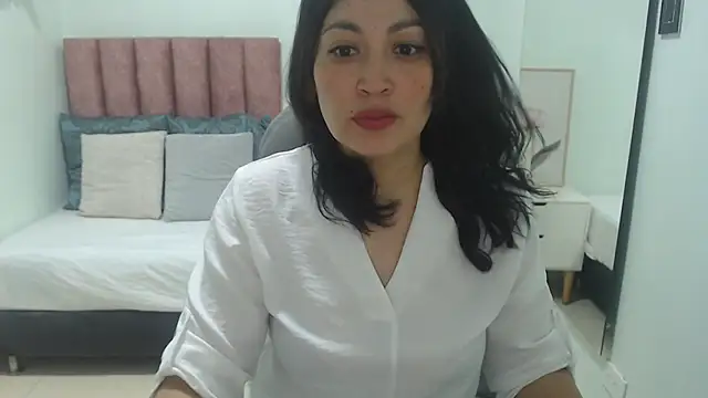 sophia hadid online show from 3, 3, 2026