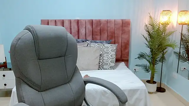 sophia hadid online show from 13, 11, 2025