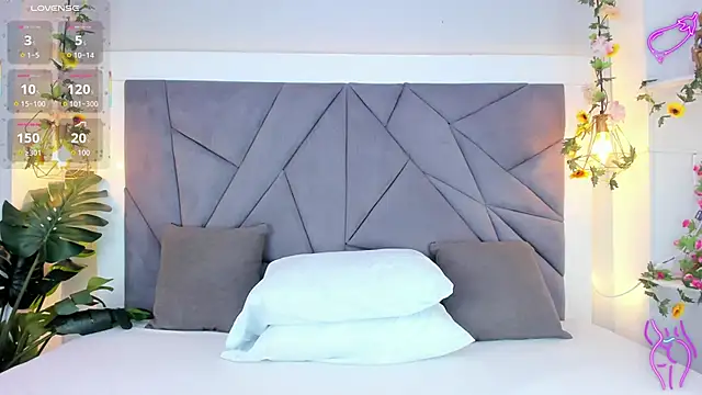 KiarhaTrixie online show from 23, 11, 2025