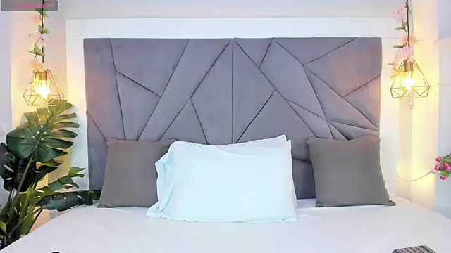 KiarhaTrixie online show from 14, 10, 2025