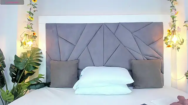 KiarhaTrixie online show from 25, 11, 2025