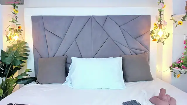 KiarhaTrixie online show from 19, 11, 2025