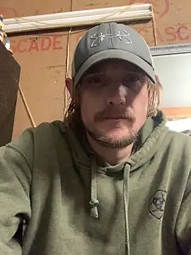 Snapshot of Midwestalpha chatting on 11, 5, 2026 Midwestalpha online show from 11, 5, 2026