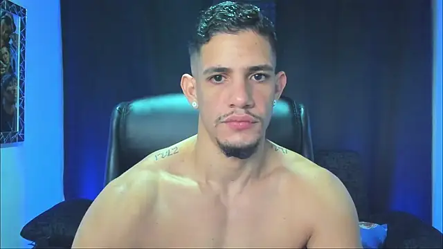 Snapshot of jhonnysnow17 chatting on 14, 11, 2025 jhonnysnow17 online show from 14, 11, 2025