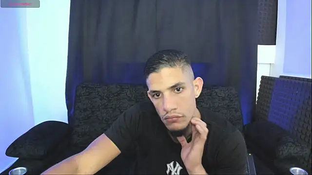 Snapshot of jhonnysnow17 chatting on 15, 5, 2026 jhonnysnow17 online show from 15, 5, 2026