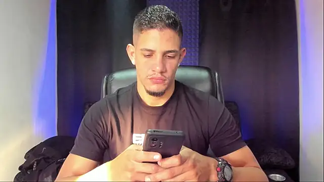 Snapshot of jhonnysnow17 chatting on 17, 10, 2025 jhonnysnow17 online show from 17, 10, 2025