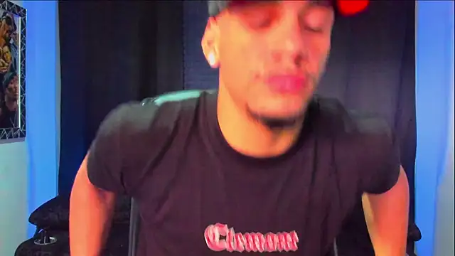 Snapshot of jhonnysnow17 chatting on 30, 11, 2025 jhonnysnow17 online show from 30, 11, 2025