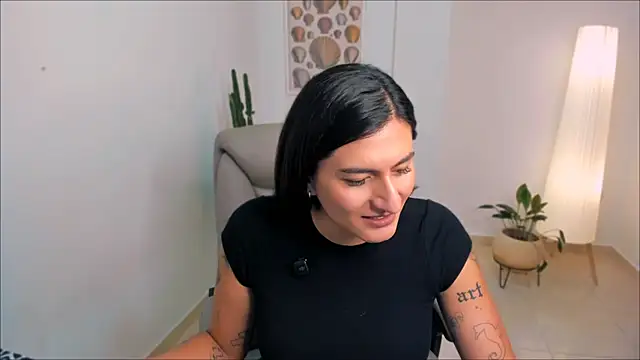 Snapshot of ari_artis chatting on 4, 6, 2026 ari artis online show from 4, 6, 2026