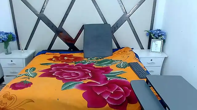 Snapshot of ChloexBigAss chatting on 2, 1, 2025 ChloexBigAss online show from 2, 1, 2025