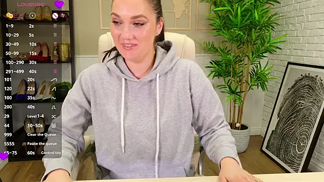 SelineSole online show from 9, 4, 2026