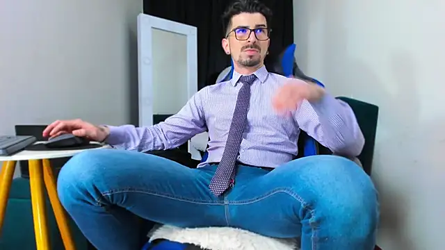 LiamCossio  online show from 11, 1, 2025