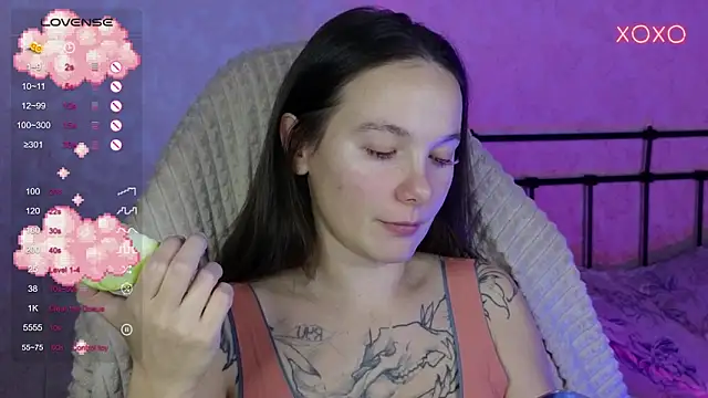 Snapshot of lil_luna_x chatting on 25, 10, 2025 lil luna x online show from 25, 10, 2025