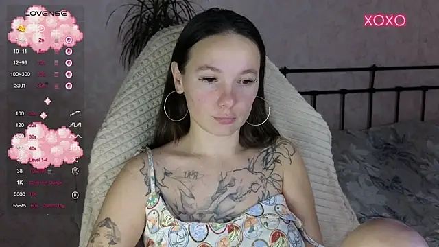 Snapshot of lil_luna_x chatting on 15, 11, 2025 lil luna x online show from 15, 11, 2025