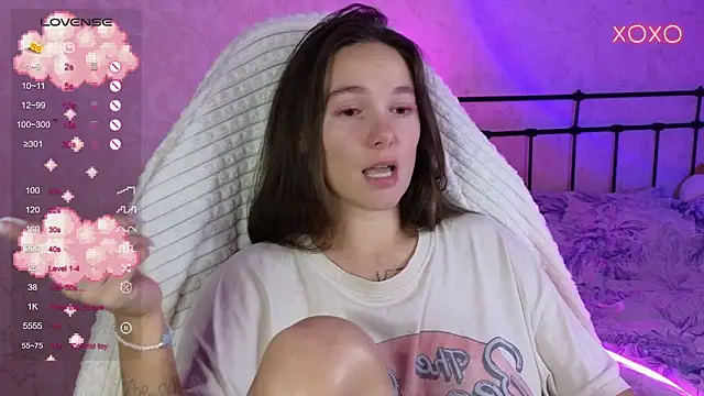 Snapshot of lil_luna_x chatting on 7, 10, 2025 lil luna x online show from 7, 10, 2025