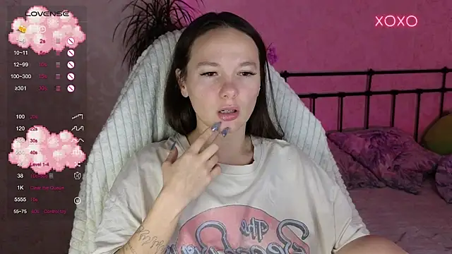 Snapshot of lil_luna_x chatting on 30, 11, 2025 lil luna x online show from 30, 11, 2025