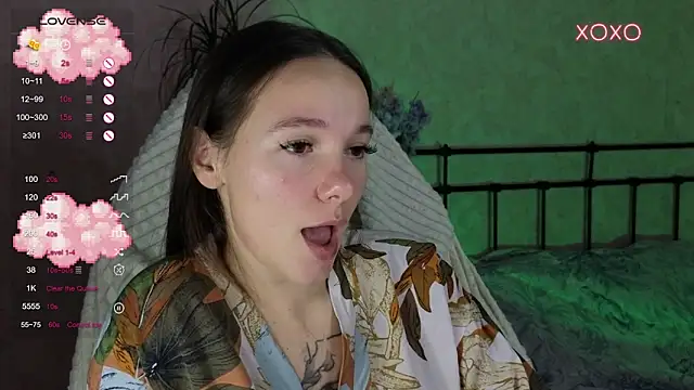 Snapshot of lil_luna_x chatting on 12, 11, 2025 lil luna x online show from 12, 11, 2025