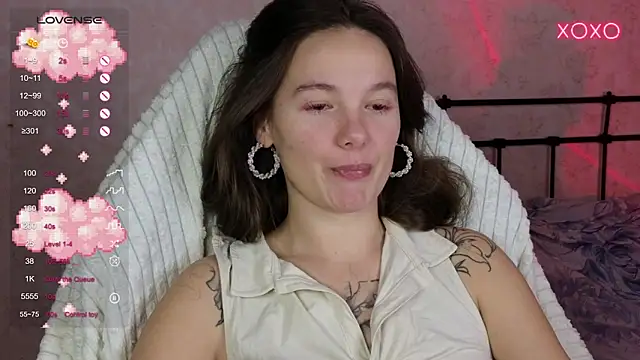 Snapshot of lil_luna_x chatting on 15, 10, 2025 lil luna x online show from 15, 10, 2025