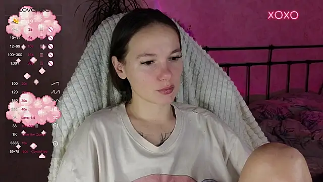 Snapshot of lil_luna_x chatting on 18, 11, 2025 lil luna x online show from 18, 11, 2025