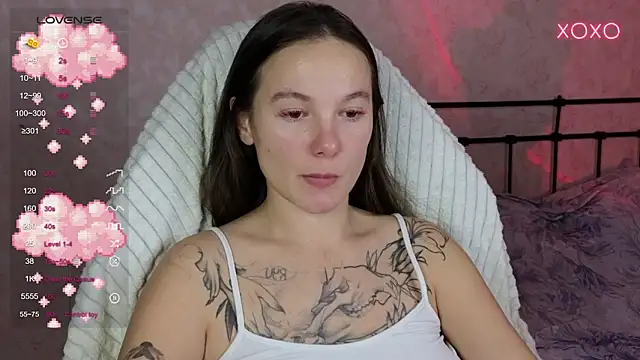 Snapshot of lil_luna_x chatting on 19, 10, 2025 lil luna x online show from 19, 10, 2025