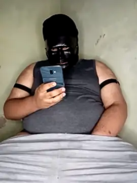 Snapshot of Kidding_Road chatting on 14, 12, 2025 Kidding Road online show from 14, 12, 2025