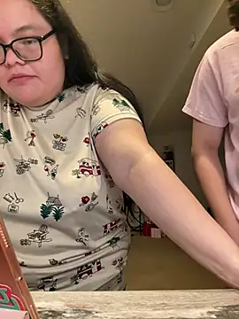 LiverandBrat77 online show from 11, 4, 2026