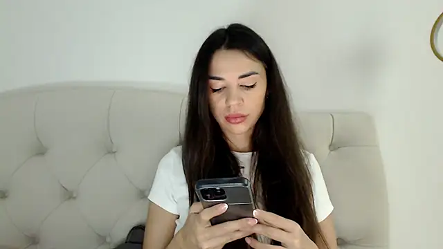 Snapshot of Mika_Gold chatting on 23, 11, 2025 Mika Gold online show from 23, 11, 2025