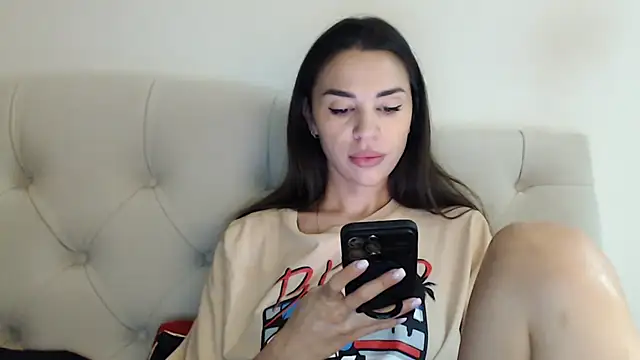 Snapshot of Mika_Gold chatting on 6, 11, 2025 Mika Gold online show from 6, 11, 2025