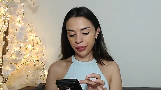 Snapshot of Mika_Gold chatting on 12, 10, 2025 Mika Gold online show from 12, 10, 2025