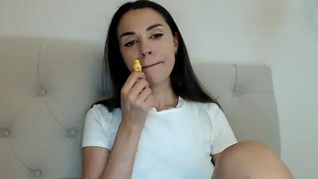 Snapshot of Mika_Gold chatting on 28, 10, 2025 Mika Gold online show from 28, 10, 2025