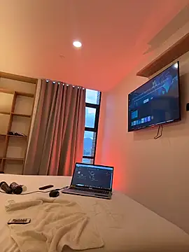 zafiro mo0n online show from 4, 4, 2026