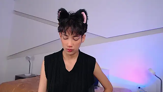 hot little bunny online show from 8, 2, 2025