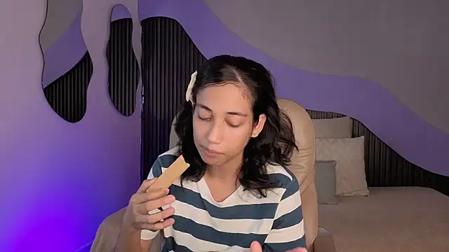 hot little bunny online show from 8, 4, 2026