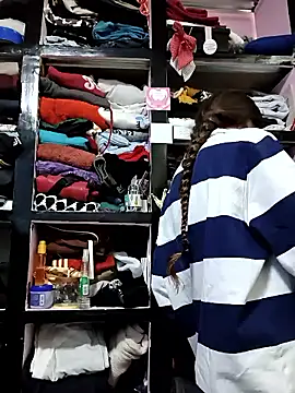 VickyJackson  online show from 12, 2, 2026