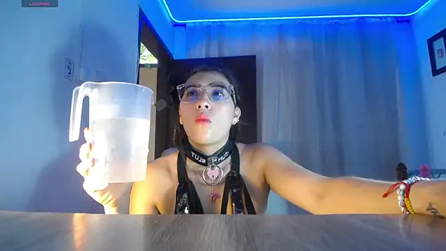 DaMikaela  online show from 6, 11, 2025