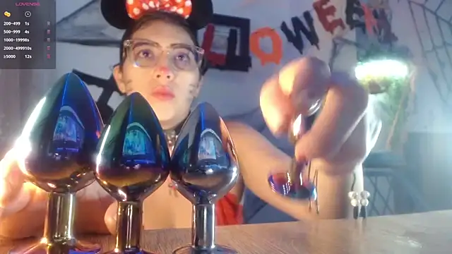 DaMikaela  online show from 8, 10, 2025