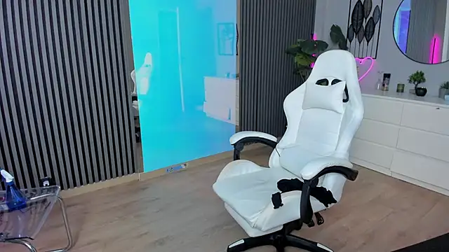 SeraVonDee online show from 12, 12, 2024