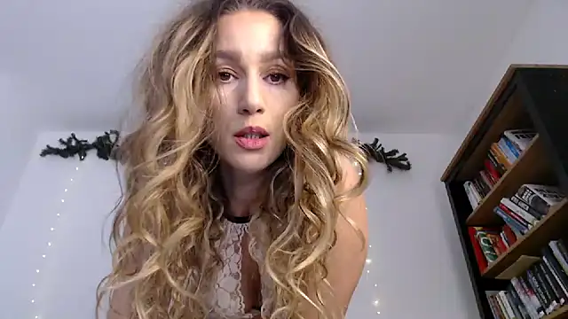 Snapshot of ChocoBelle chatting on 11, 12, 2024 ChocoBelle online show from 11, 12, 2024