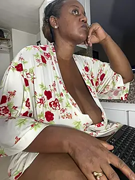 Snapshot of LiraRusso chatting on 29, 4, 2026 LiraRusso online show from 29, 4, 2026