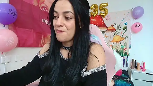 LovelyAzucena online show from 6, 5, 2026