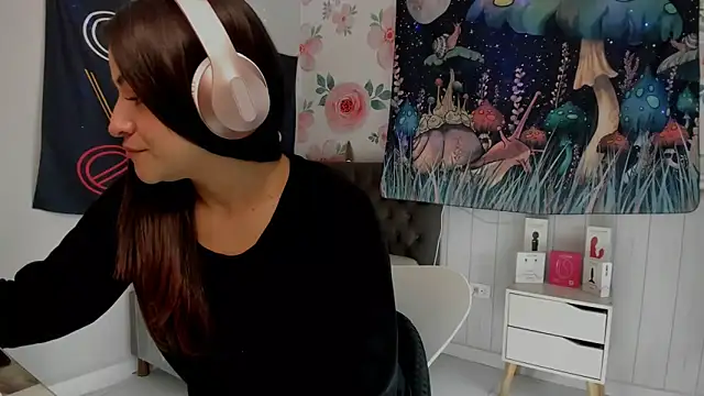 LovelyAzucena online show from 18, 12, 2025