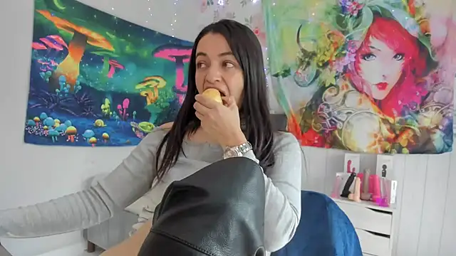 Snapshot of LovelyAzucena chatting on 8, 11, 2025 LovelyAzucena online show from 8, 11, 2025