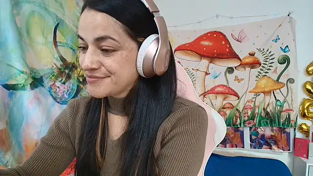 Snapshot of LovelyAzucena chatting on 8, 7, 2026 LovelyAzucena online show from 8, 7, 2026