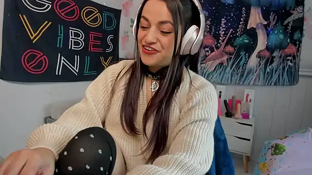 Snapshot of LovelyAzucena chatting on 6, 11, 2025 LovelyAzucena online show from 6, 11, 2025