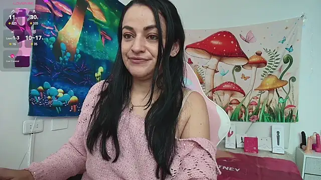 LovelyAzucena online show from 15, 4, 2026