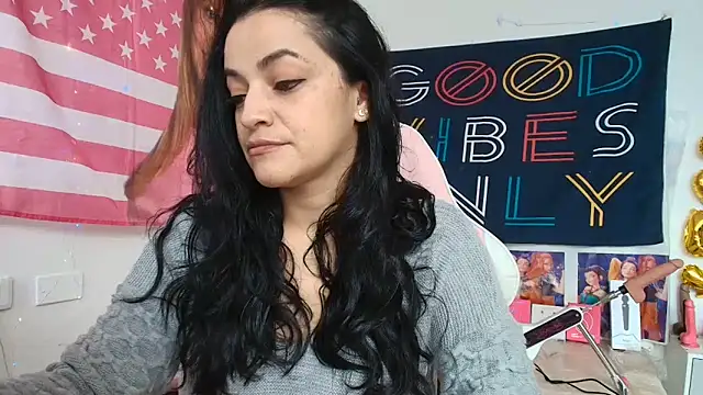 LovelyAzucena online show from 5, 6, 2026