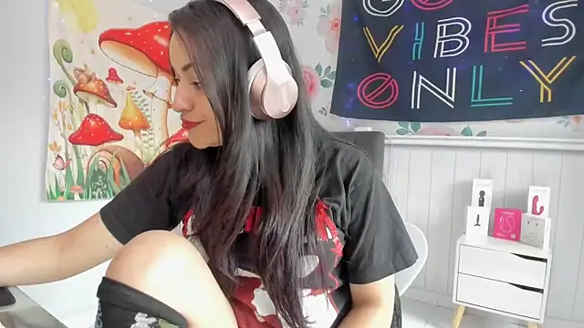 Snapshot of LovelyAzucena chatting on 25, 10, 2025 LovelyAzucena online show from 25, 10, 2025